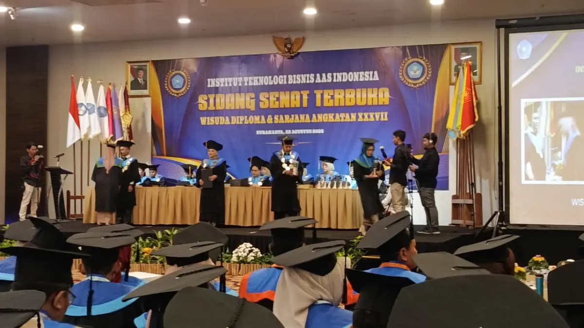 Institut Teknologi dan Bisnis (ITB) AAS Indonesia menggelar Sidang Senat Terbuka Wisuda Ke-37 di Solo Paragon Hotel, Sabtu (22/8/2026). (Alfida/Radar Solo) 
