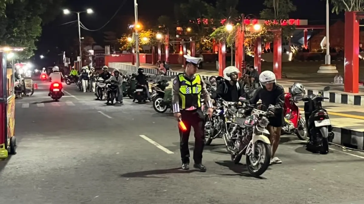 Patroli harkamtibmas pada malam akhir pekan di kawasan Alun-Alun Giri Krida Bakti Wonogiri, Sabtu (22/8/2026) malam. (DOK.POLRES WONOGIRI)