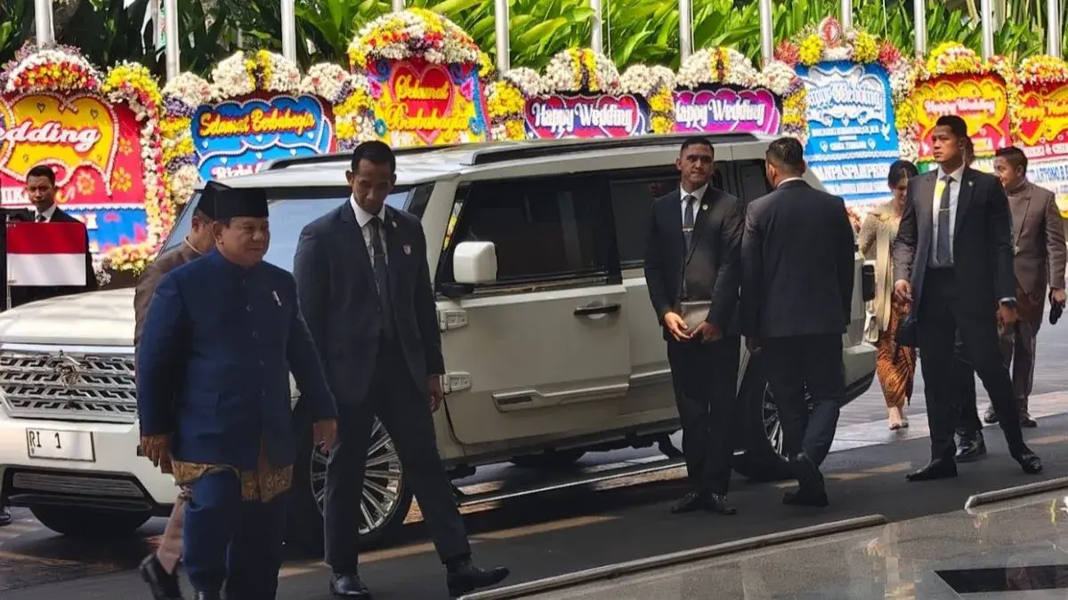 Presiden Prabowo Subianto tiba dalam acara akad nikah Kepala Sekretariat Pribadinya (Kasespri), Rizky Irmansyah dengan Chika Yenalovi di JCC, Senayan, Jakarta, Minggu (23/8/2026). ANTARA/Fathur Rochman