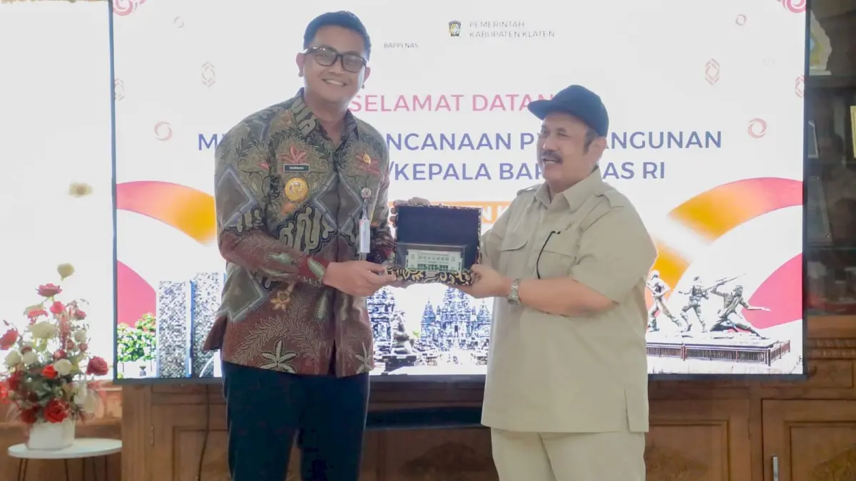 Bupati Klaten Hamenang Wajar Ismoyo menerima kunjungan kerja Menteri Perencanaan Pembangunan Nasional (PPN)/Kepala Badan Perencanaan Pembangunan Nasional (Bappenas) RI Prof. Rachmat Pambudy di Rumah Dinas Bupati Klaten pada Sabtu (22/8/2026). (Dokumentasi Bagian Prokopim Setda Klaten)
