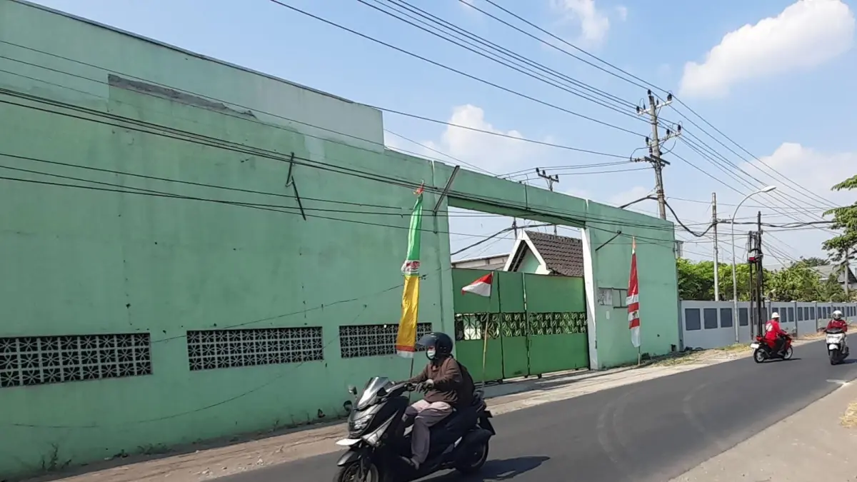 Pabrik di Desa Dagen, Kecamatan Jaten, Karanganyar yang menunggak gaji karyawannya. (Rudi Hartono/Radar Solo)