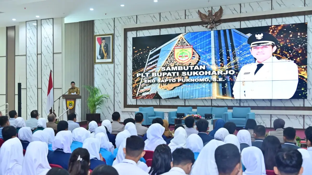 Plt Bupati Sukoharjo Eko Sapto Purnomo sosialisasi keselamatan berkendara di Menara Wijaya, Senin (24/8). (IWAN KAWUL/RADAR SOLO)