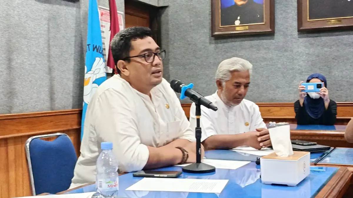 Rektor ISI Solo Bondet Wrahatnala gelar jumpa pers terkait insiden Expo UKM, Senin (24/8/2026). (Alfida Nurcholisah/Radar Solo)