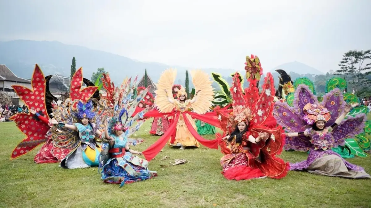 Karnaval HUT RI di lapangan Desa Girimulyo, Ngargoyoso, Karanganyar, Minggu (23/8/2026). (Rudi Hartono/Radar Solo)