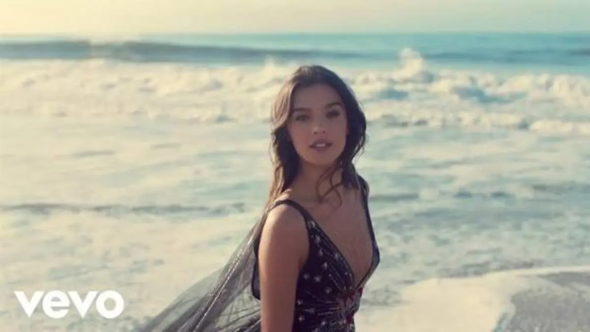 Lagu "Capital Letters" Milik Hailee Steinfeld dan BloodPop Kembali Muncul di FYP.