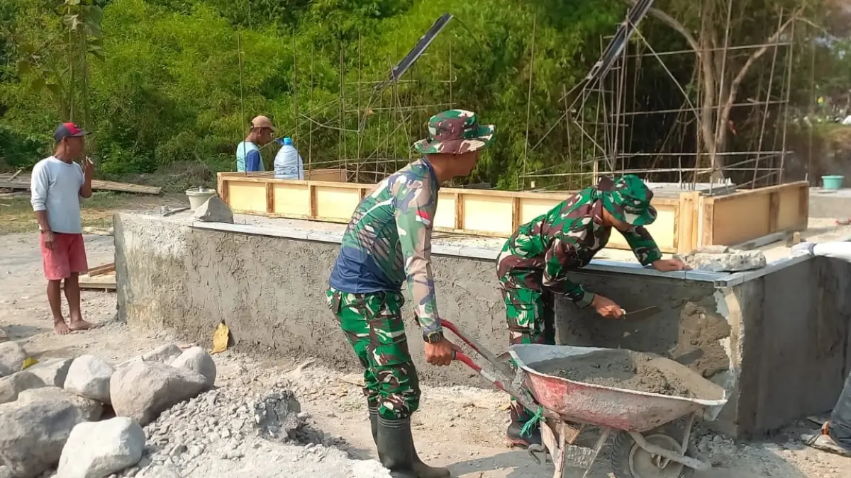 Pembangunan Jembatan Gantung Garuda Perintis di Desa Kalikotes, Kecamatan Kalikotes, Kabupaten Klaten hingga Senin (24/8/2026). (Dok.Kodim 0723/Klaten)