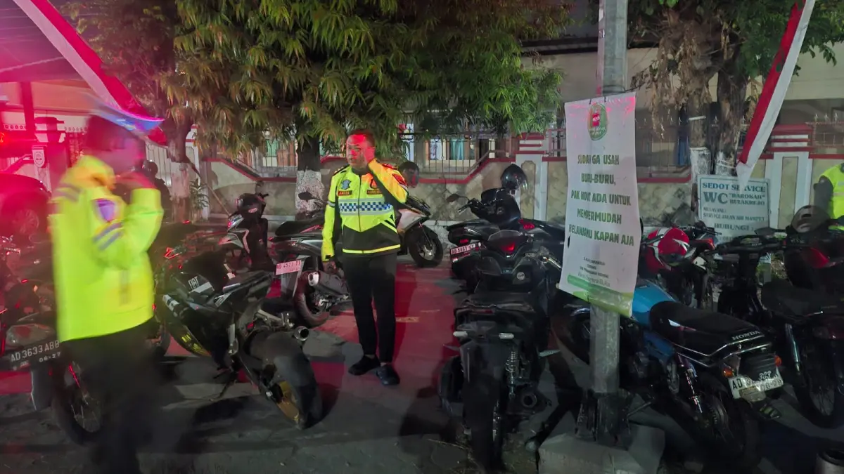 Penindakan terhadap motor yang melanggar aturan dan terindikasi terlibat balap liar di jalan protokol di Sukoharjo, Sabtu malam (22/8). (DOK. SATLANTAS POLRES SUKOHARJO)