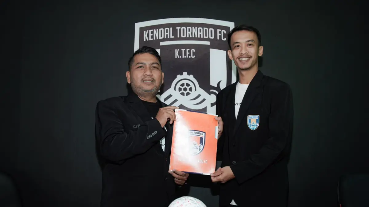 AMUNISI BARU: Fikron Afriyanto resmi gabung Kendal Tornado FC di Liga 2 musim ini. (TIM MEDIA KENDAL TORNADO FC) 
