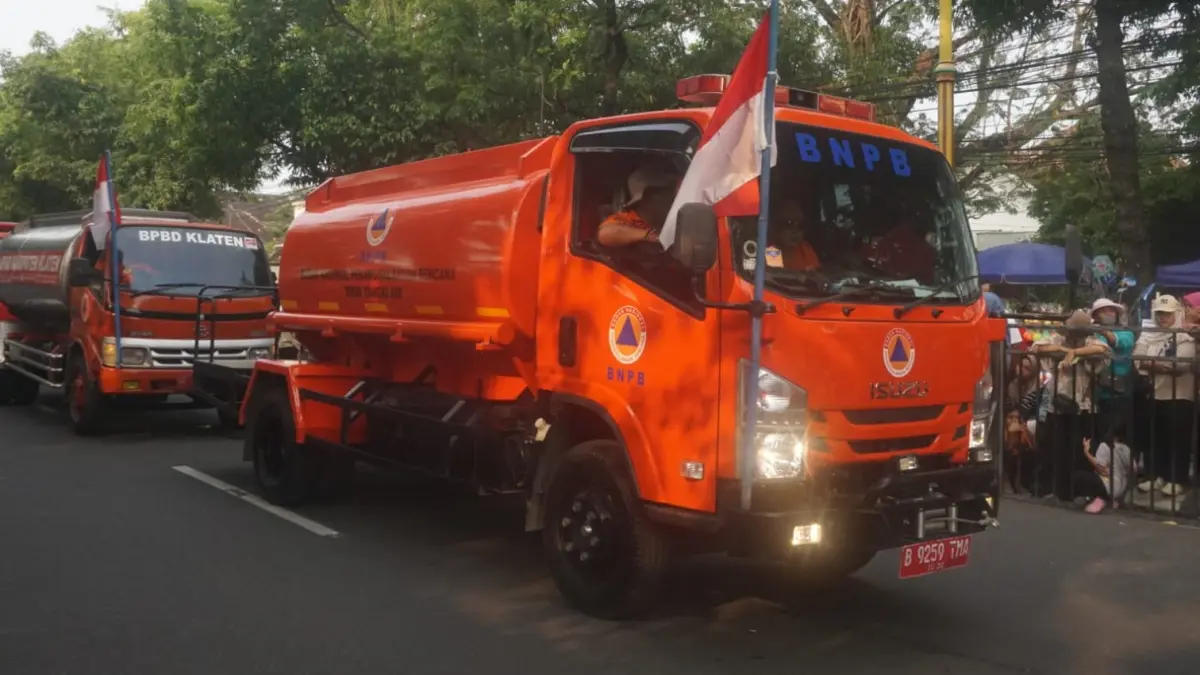 Armada milik BPBD yang digunakan dropping air bersih di empat kecamatan di Kabupaten Klaten. (Angga Purenda/Radar Solo)