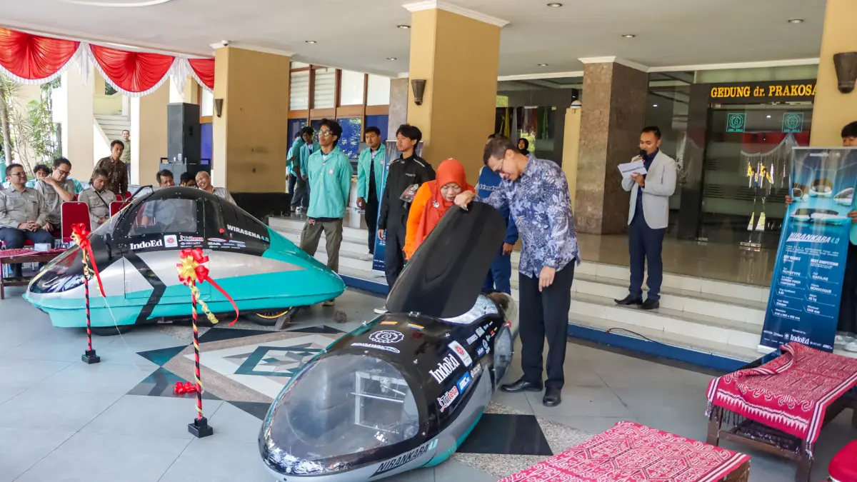 Dua mobil hemat energi Nilankara dan Wirasena karya Bengawan Tim Universitas Sebelas Maret (UNS). (M IHSAN/RADAR SOLO)