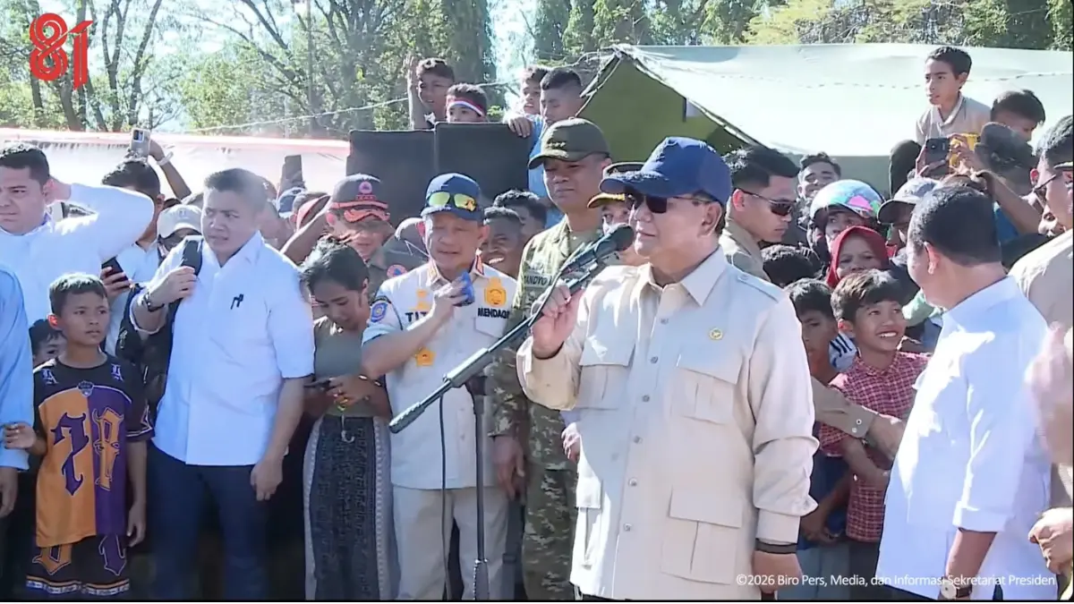 Presiden Prabowo Subianto Menemui Warga Terdampak Gempa di Kabupaten Nagekeo, NTT. (Foto: Biro Pers, Media, dan Informasi Sekretariat Presiden)