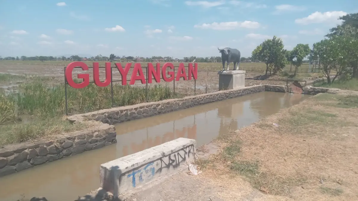 Monumen Kerbau di Kampung Klurahan, Kecamatan Sukoharjo Kota. Saat ini tidak ada lagi warga Kampung Klurahan yang memelihara kerbau. (IWAN KAWUL/RADAR SOLO)