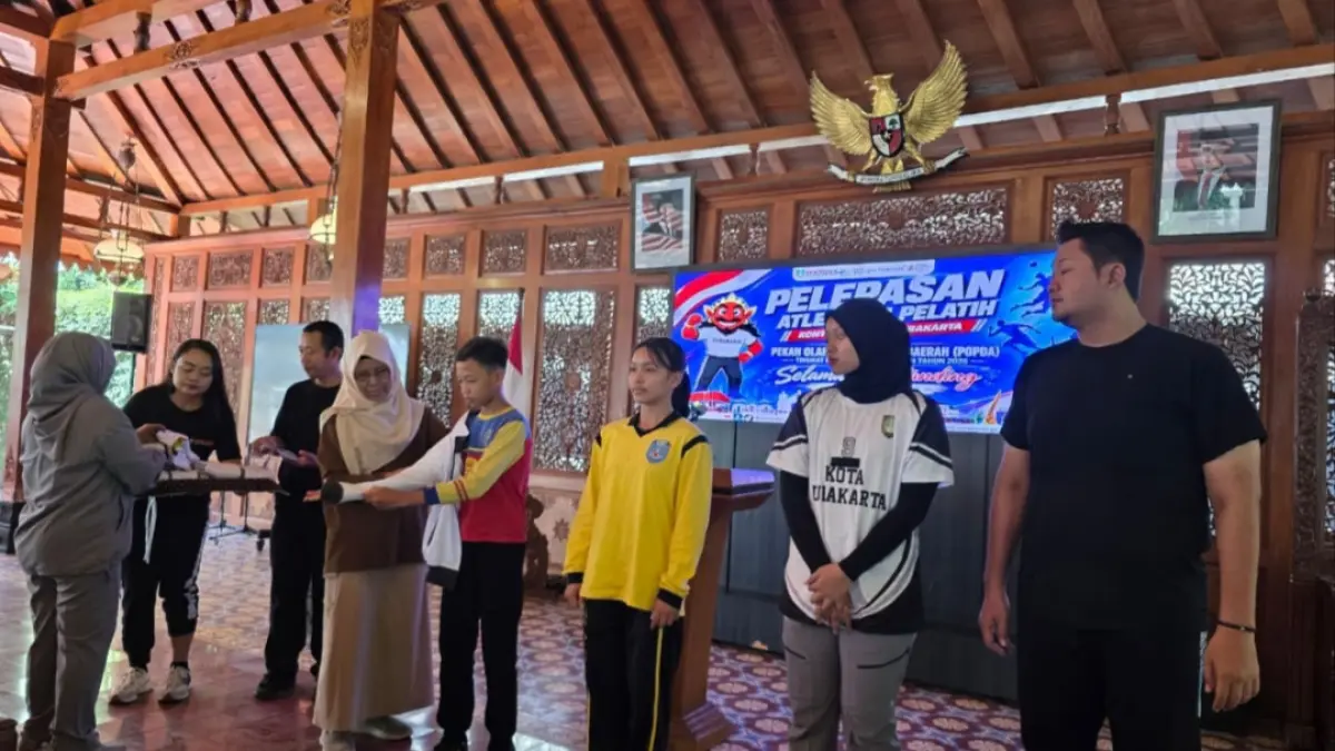 Pelepasan atlet Solo yang akan tampil di ajang Popda Jateng di Loji Gandrung, Jumat (28/8). (Alfida Nurcholisah/Radar Solo)