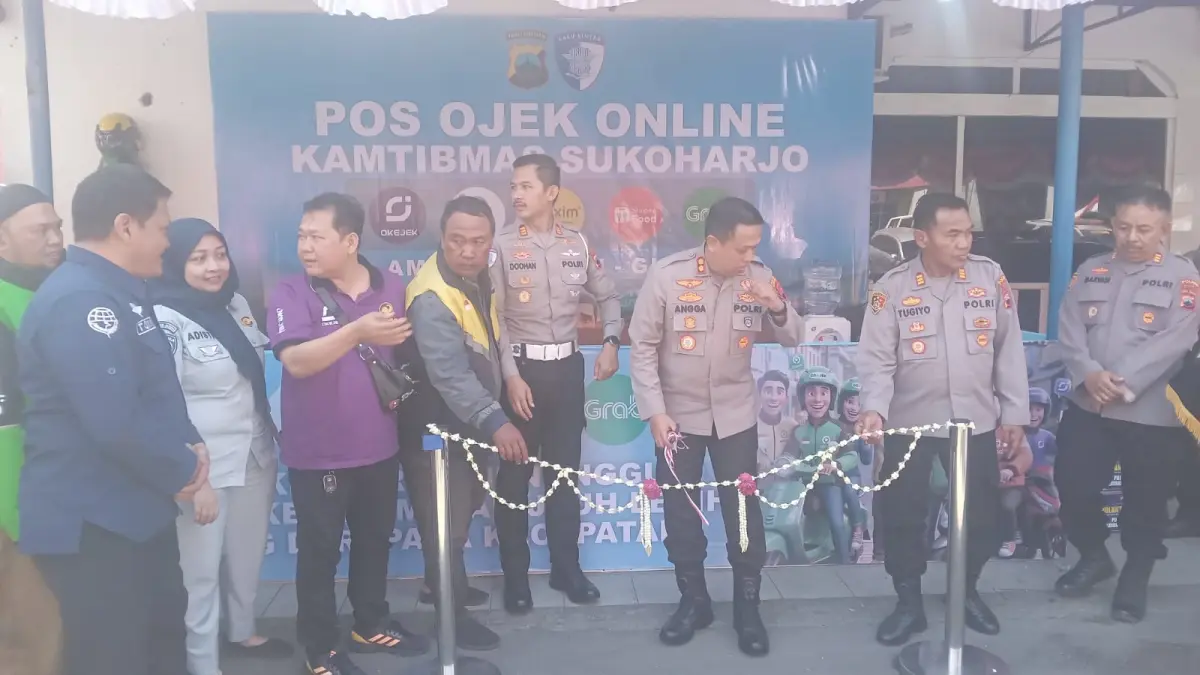 Peresmian Pos Ojol di Mako Patwal Satlantas Polres Sukoharjo, tepat di depan Pasar Ir. Soekarno, Jumat (28/8). (Iwan Kawul/Radar Solo)