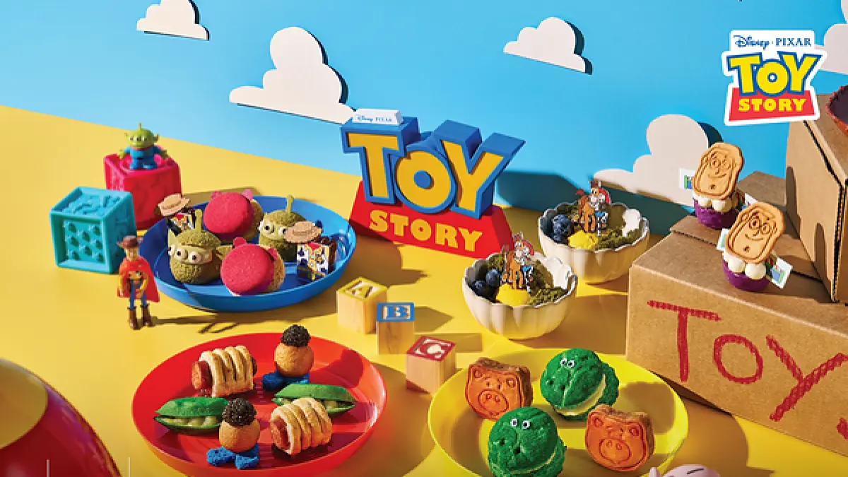Restoran SKAI Singapura menyajikan pengalaman high tea bertema Toy Story dari lantai 70 pada September–November 2026.