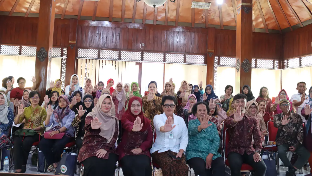 Universitas Kusuma Husada Surakarta gelar pelatihan dan edukasi tentang deteksi dini penyakit TB pada anak untuk 49 kader Posyandu Kelurahan Mojosongo.