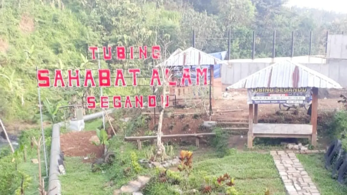 Wisata tubing di Desa Gempolan di Kecamatan Kerjo, Kabupaten Karanganyar. (Rudi Hartono/Radar Solo)