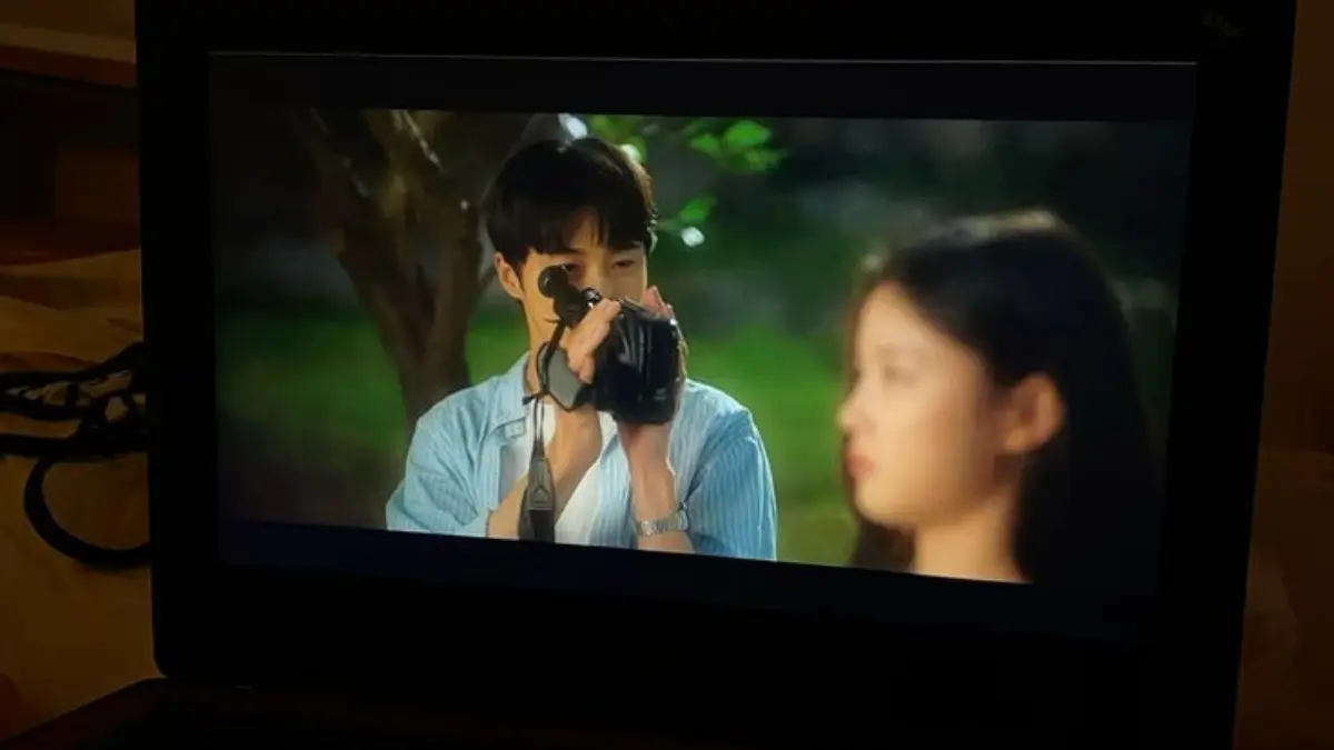 Comfort movie memberikan rasa nyaman dan aman karena menyuguhkan cerita yang familiar tanpa beban emosional. 