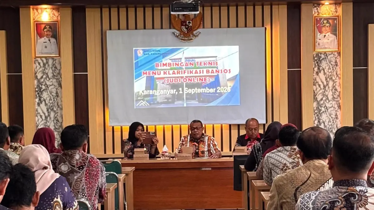 Bimtek klarifikasi KPM bansos di Karanganyar yang dicoret karena judol. (Rudi Hartono/Radar Solo)