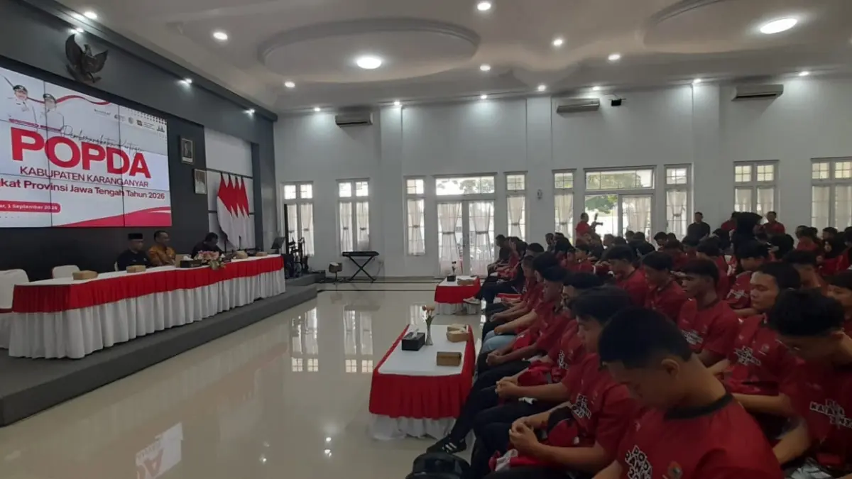 Kontingen Popda Kabupaten Karanganyar diberangkatkan, Selasa (1/9/2026). (Rudi Hartono/Radar Solo)