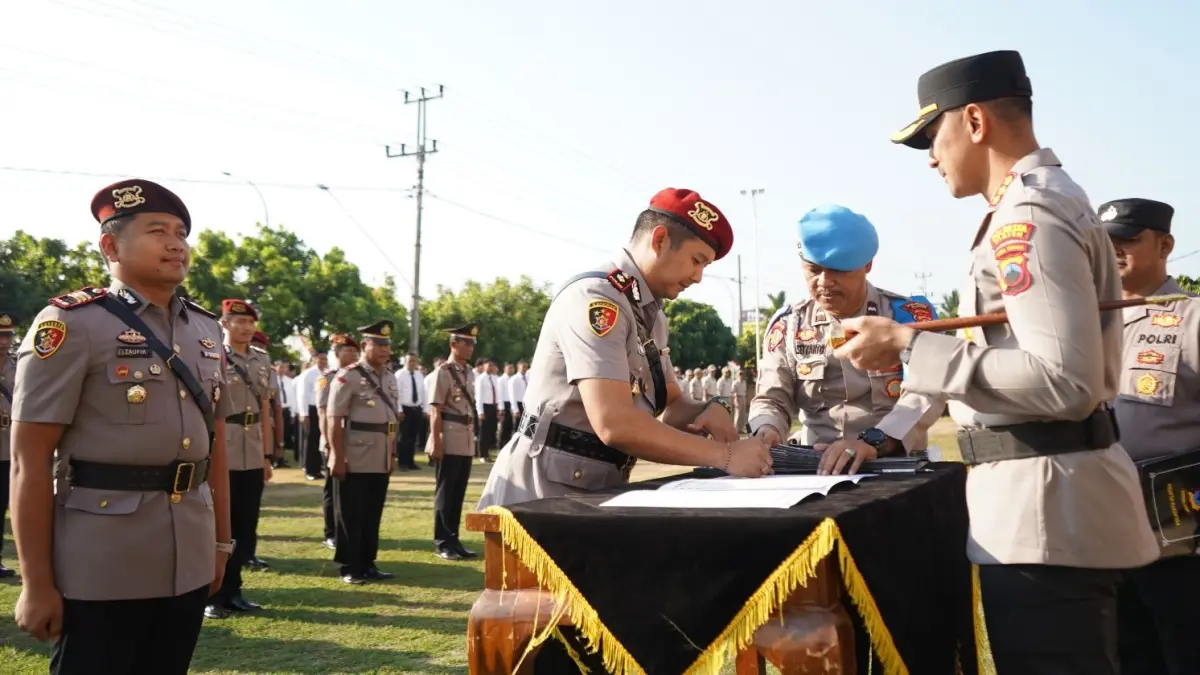 Sertijab 26 Pejabat Utama (PJU) dan Kapolsek jajaran di halaman Mapolresta Klaten, Selasa (1/9/2026).&nbsp;(Dokumentasi Polresta Klaten)