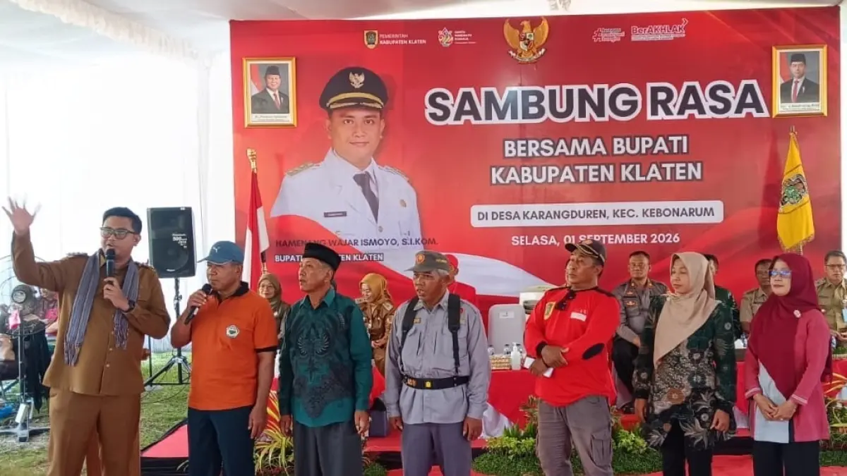 Bupati Klaten Hamenang Wajar Ismoyo saat menyerap aspirasi dalam kegiatan Sambung Rasa di Desa Karangduren, Kecamatan Kebonarum, Klaten, Selasa (1/9/2026). (Angga Purenda/Radar Solo)