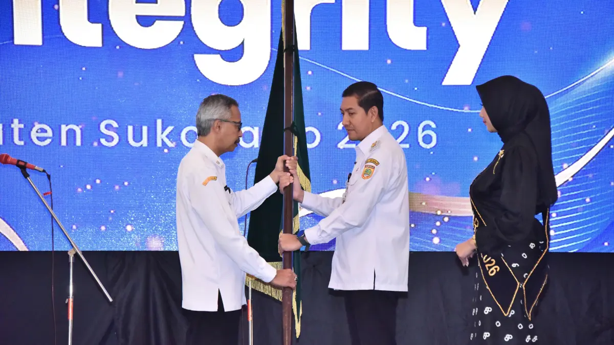 Plt Bupati Sukoharjo Eko Sapto Purnomo (tengah) saat refreshment of integrity di Gedung Budi Sasono, Rabu (2/9). (IWAN KAWUL/RADAR SOLO)