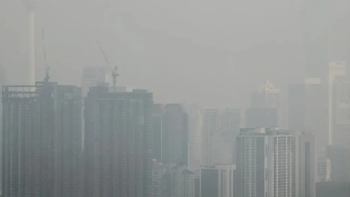 Kuala Lumpur City Center Tertutup Asap Akibat Karhutla Kalimantan. (X: @bismillahyuk_)