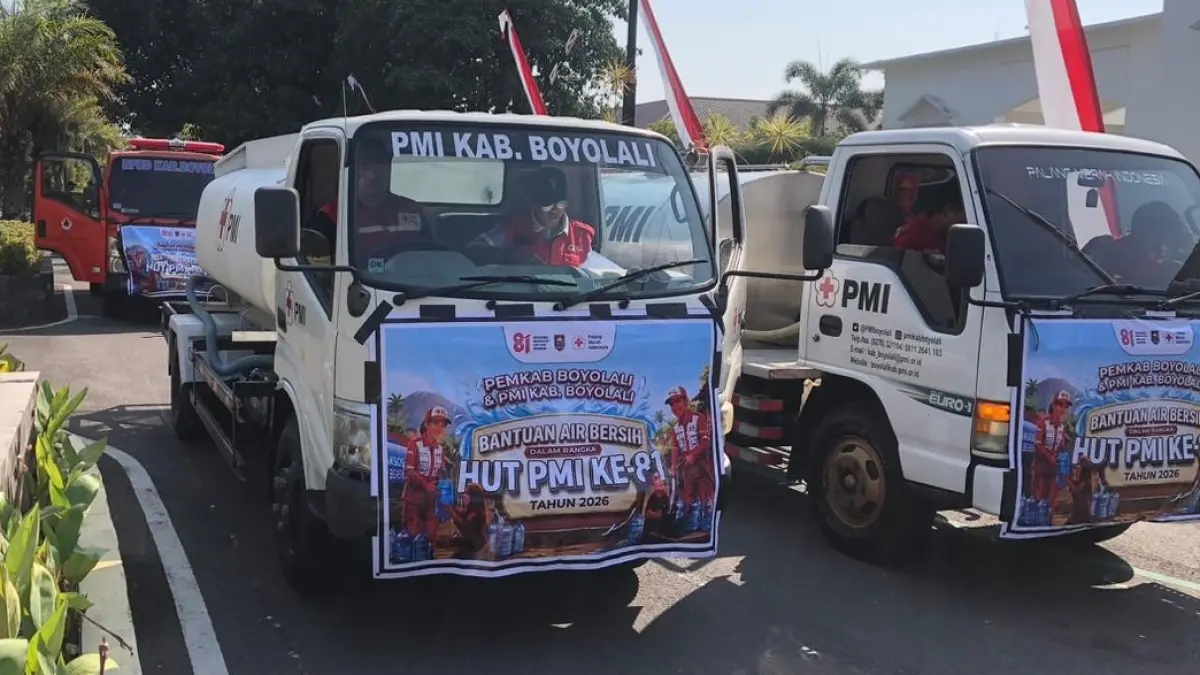 Pemkab dan PMI Boyolali memberangkatkan puluhan armada air bersih di halaman Kantor Bupati Boyolali, Kamis (3/9/2026).  (ABDUL KHOFID/RADAR SOLO)