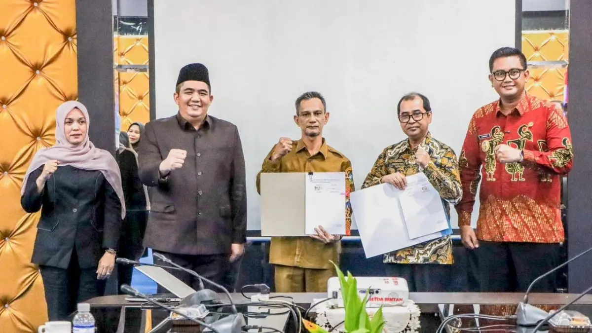 Penandatanganan Perjanjian Kerja Sama (PKS) Kemitraan dan Pengembangan Produk Unggulan UMKM antara Pemkab Klaten dan Pemkab Bintan, Senin (31/8/2026). (Dokumentasi Bagian Prokopim Setda Klaten)
