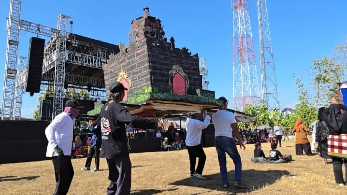 Pentas seni Desa Jambanan, Kecamatan Sidoharjo, Sragen, beberapa waktu lalu. (Ahmad Khairudin/Radar Solo)