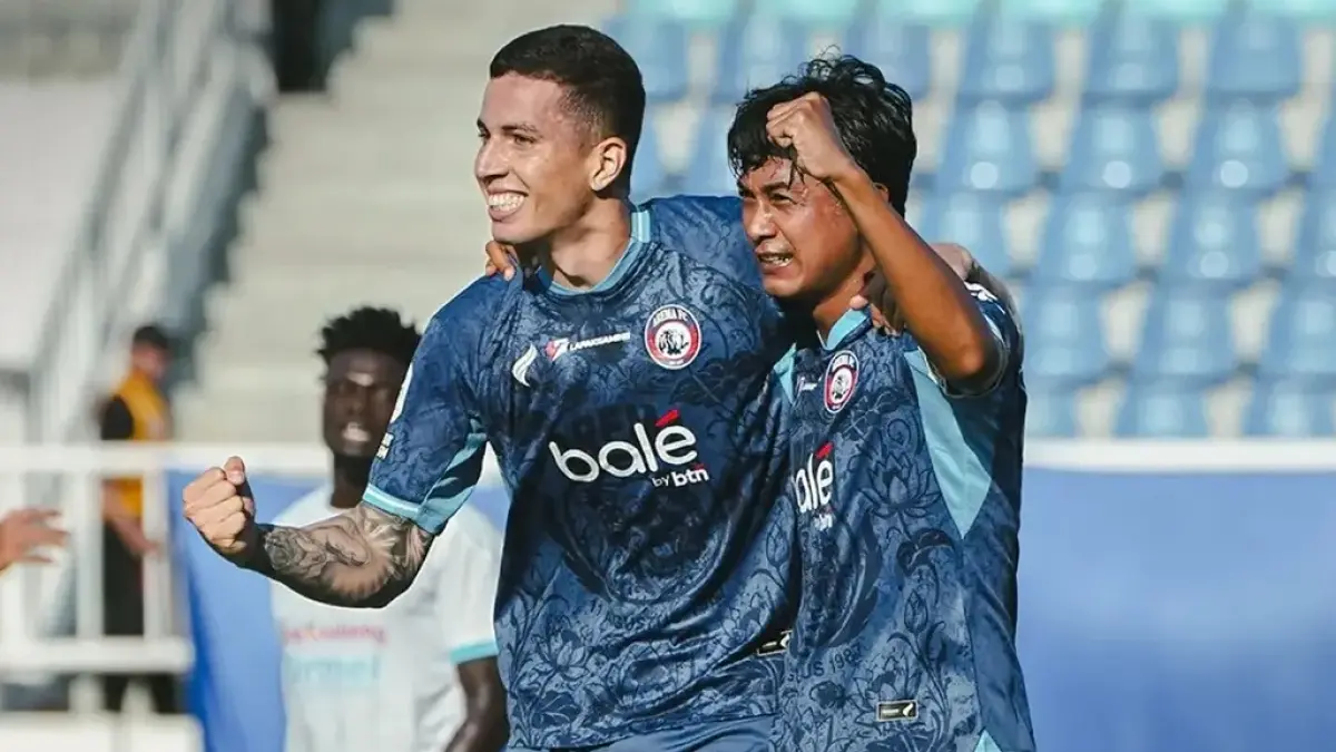 Arema FC merayakan golnya ke gawang Isenmulang Kalteng FC di Liga 1 2026/2027. (Instagram @aremaFCofficial)