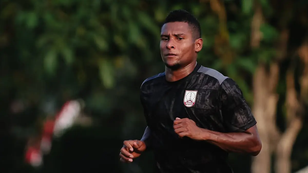 BANGUN CHEMISTRY: Wbeymar Angulo saat jalani sesi latihan bersama Persis Solo, belum lama ini. (TIM MEDIA PERSIS SOLO)