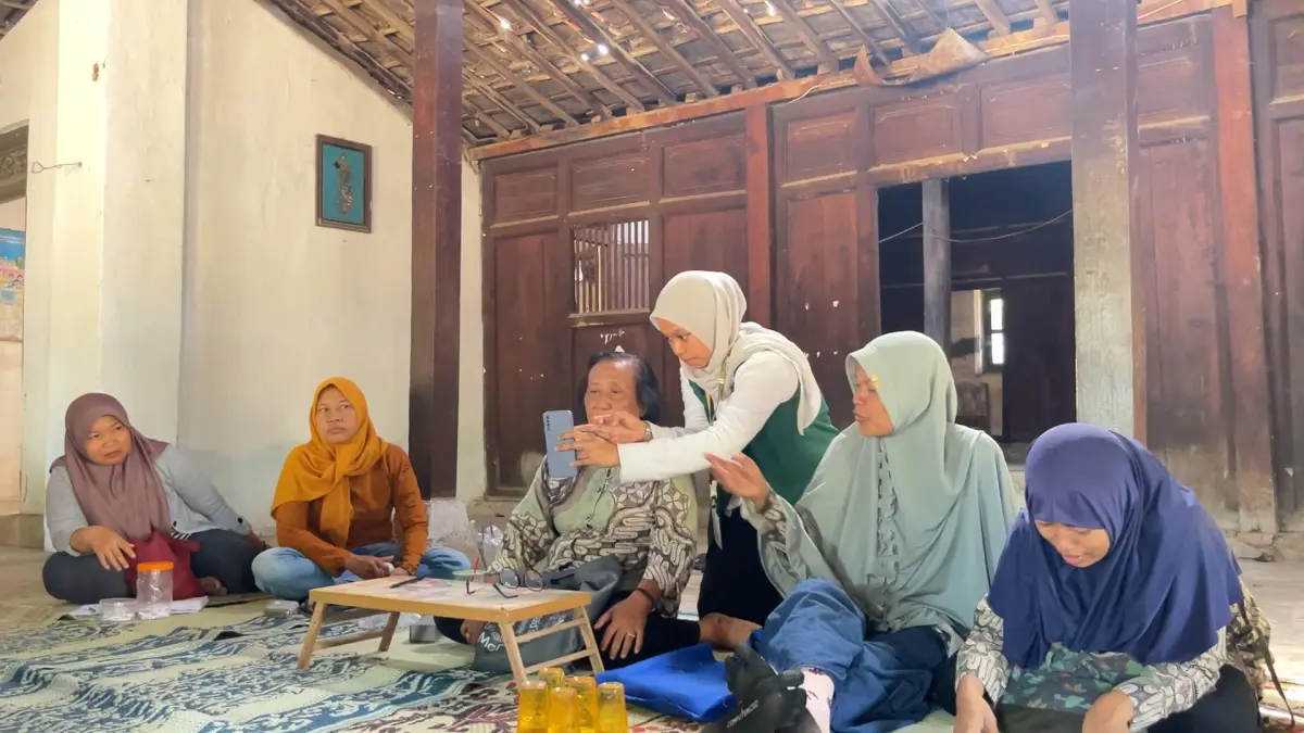 Kegiatan ini diharapkan dapat mendorong warga Desa Sekaran untuk semakin mandiri dalam mengelola hasil sampah rumah tangga secara menyeluruh. (DOK.UNS)