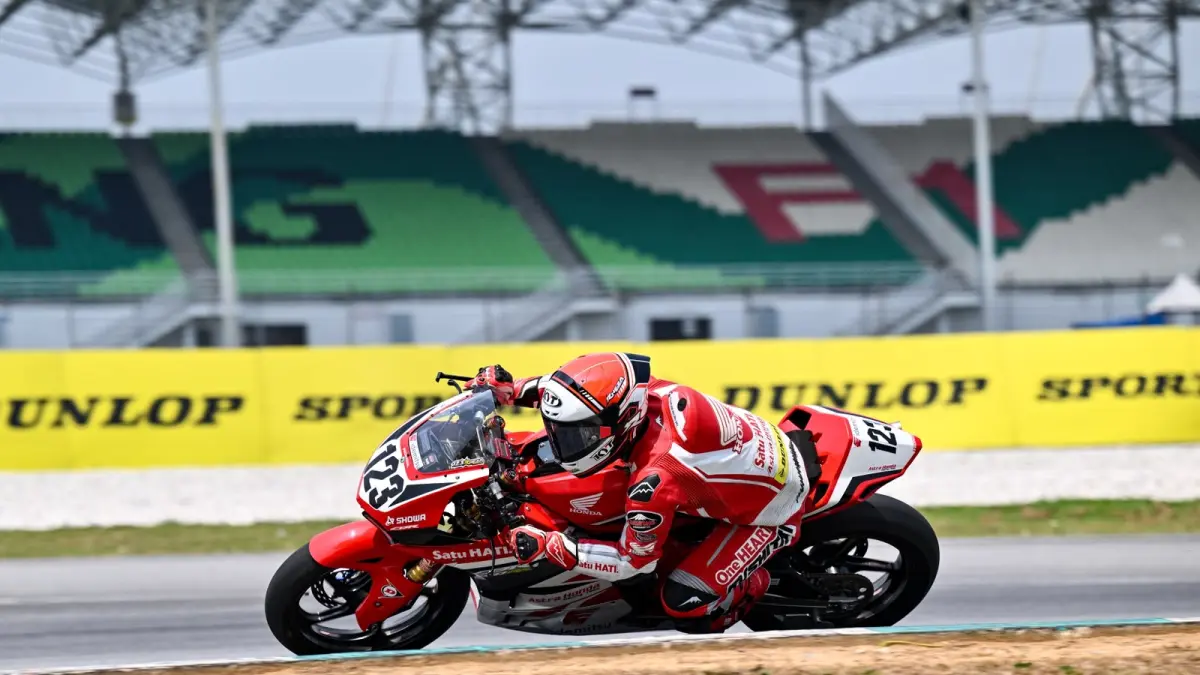 Start dari Posisi 30, Rheza Danica Justru Melesat ke Podium ARRC Sepang