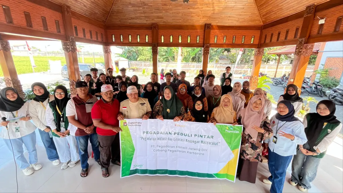 Tim PPKO KM Psikologi UNS dukung program pengelolaan sampah berbasis masyarakat dengan pendekatan Multi-Family Psychoeducation (MFP) di Desa Sekaran, Wonosari, Klaten. (DOK. UNS)