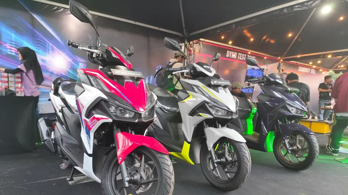 Display unit&nbsp;Honda Vario Evo 160 di Booth Laki Code dari Astra Honda Jateng yang ikut memeriahkan Gelaran Gubernur Jateng Drag Bike 2026 (Nur Pramudito/Radar Solo)