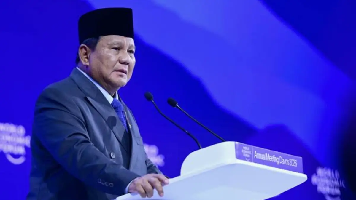 Presiden Prabowo Subianto Minta Warga Tetap Tenang dan Tingkat Kewaspadaan Akibat Erupsi Anak Krakatau. 