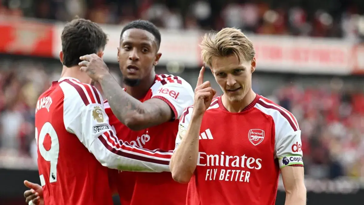 Selebrasi Martin Odegaard (kanan) setelah mencetak gol saat Arsenal melawan Chelsea dalam matchday ketiga Liga Inggris di Emirates Stadium pada Minggu (6/9/2026). (X.com/Arsenal)