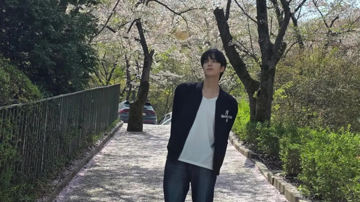Younghoon THE BOYZ kembali ke dunia akting lewat drama Korea terbaru Romance 101. (Instagram: _0hoony)