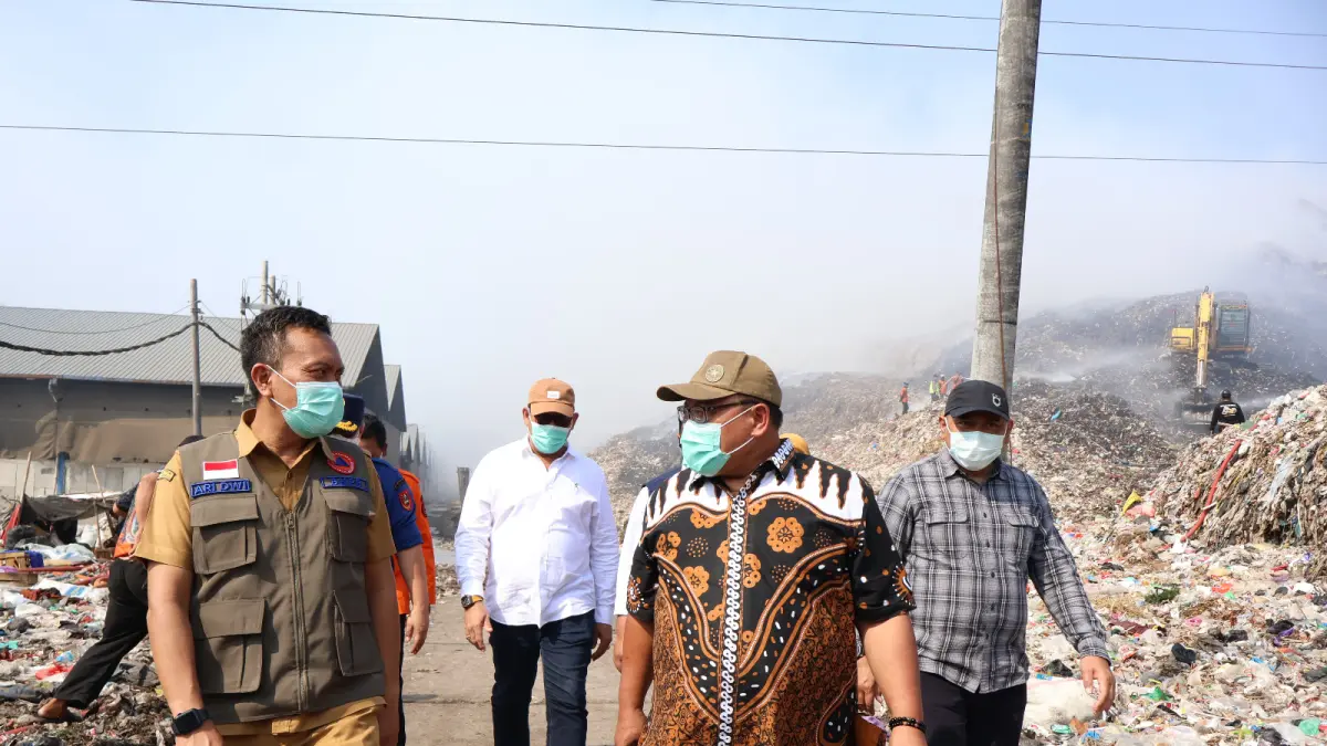 DPRD Solo sidak ke lokasi kebakaran TPA Putri Cempo, Selasa (8/9/2026). (A Christian/Radar Solo)