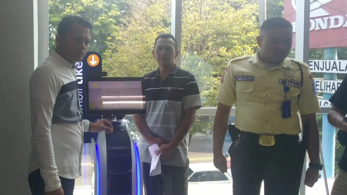 Polisi olah TKP modus gembos ban yang menyebabkan pedagang di Cepogo, Boyolali kehilangan Rp75 juta, Senin (7/9/2026). (ISTIMEWA)
