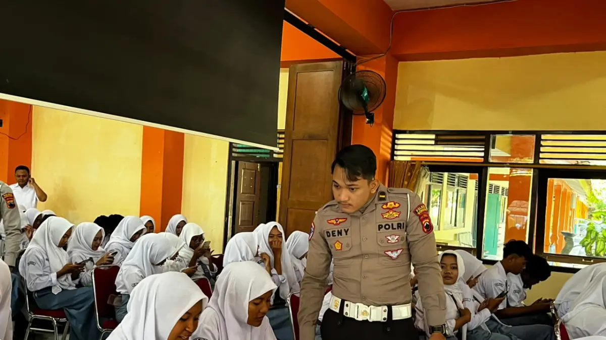 Siswa SMKN 1 Wonogiri mendapat pemahaman tentang AI. (Humas Polres Wonogiri)