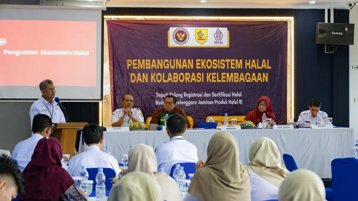 Bupati Wonogiri Setyo Sukarno memberikan arahan pada sosialisasi pembentukan ekosistem halal di Wonogiri, Rabu (9/9/2026). (IWAN ADI/RADAR SOLO)