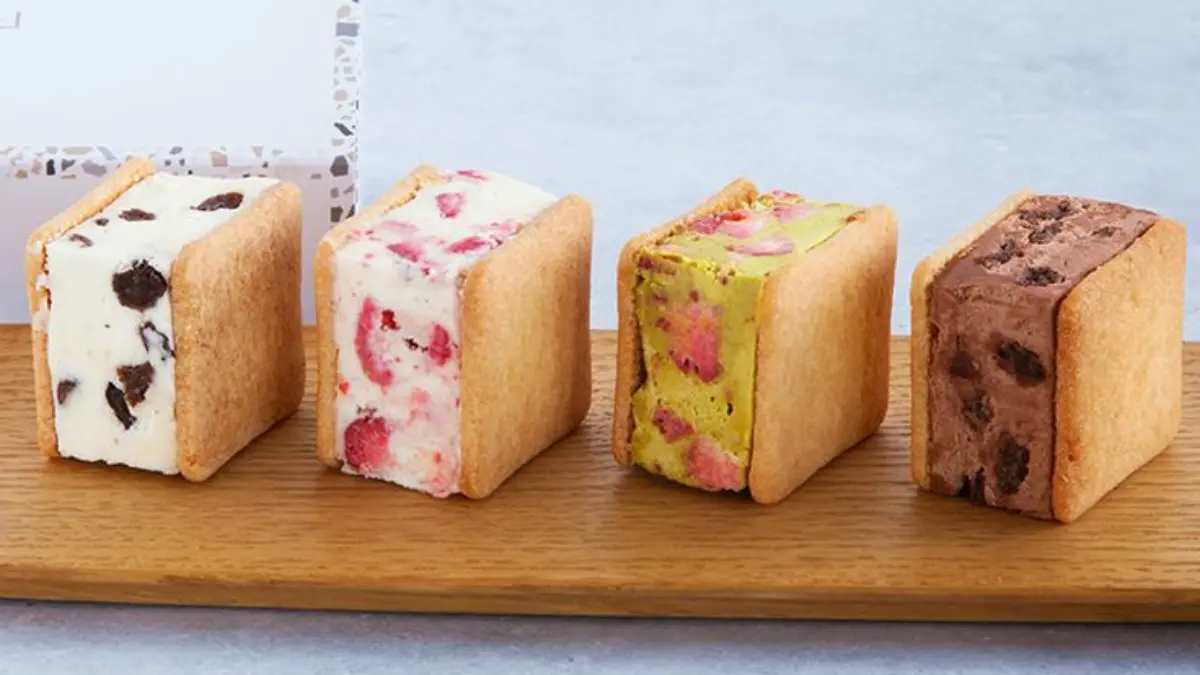 Gabin ice cream memadukan biskuit yang renyah dengan es krim yang lembut dan dingin.