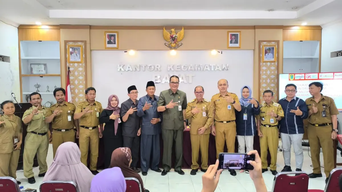 Ketua Komisi II DPRD Klaten Agus Riyanto yang ikut serta dalam acara edukasi dan sosialisasi subsidi bunga di ruang pertemuan Kantor Kecamatan Bayat, Senin (7/9/2026). (Dokumentasi DPRD Klaten)
