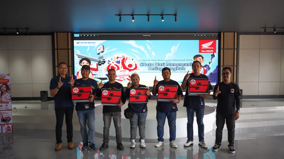 Peserta touring juga berkesempatan memperoleh doorprize serta merchandise berupa helm sebagai bagian dari rangkaian apresiasi pelanggan.