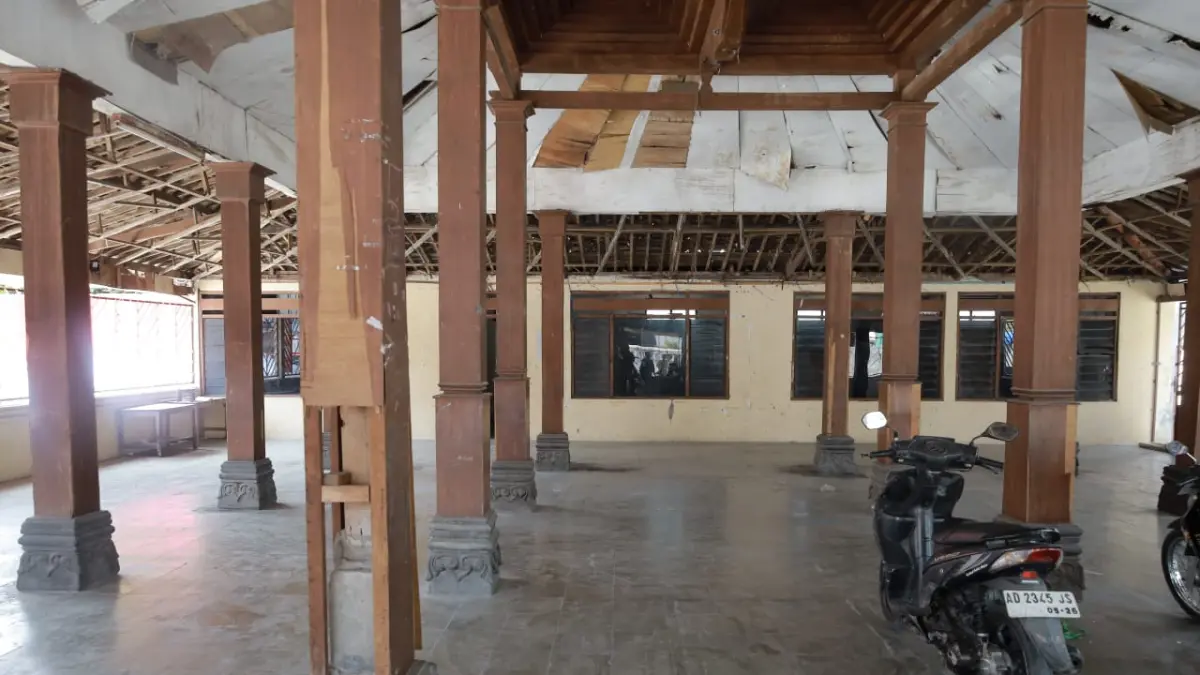 Salah satu rumah dinas yang mangkrak disorot DPRD Solo. (A Christian/Radar Solo)