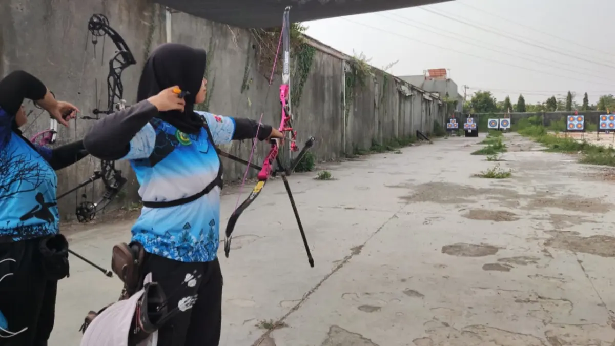 Atlet panahan Kota Solo tengah jalani latihan rutin. (Hernindya Jalu/Radar Solo) 