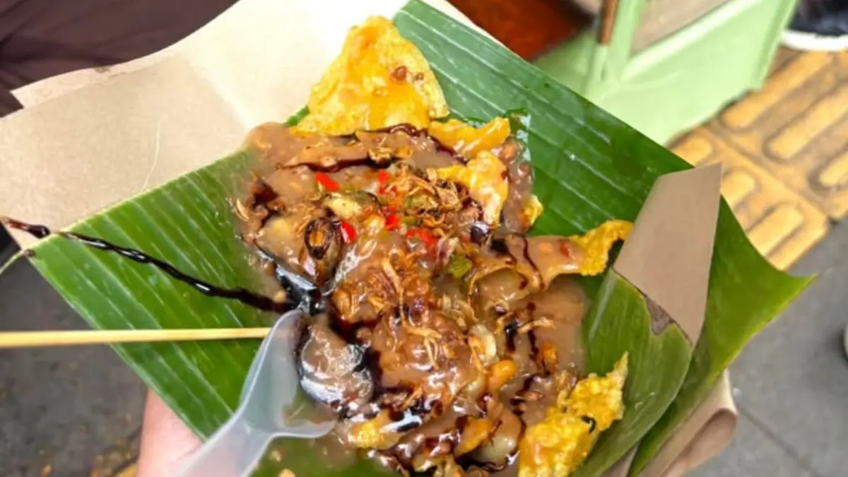Cungkring menjadi salah satu kuliner unik dengan memadukan berbagai bagian sapi, seperti kikil, urat, dampal, hingga congor atau bagian mulut sapi.